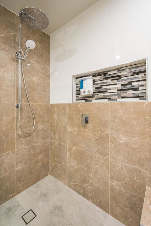 Luxury Waterfront Home - Sunshine Coast Tourism 3