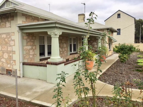 MacDonnell House Naracoorte - Holiday Sunshine Coast 1