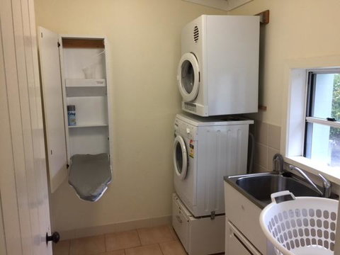 MacDonnell House Naracoorte - Holiday Sunshine Coast 3