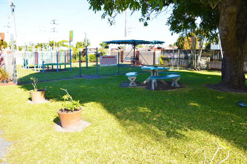 Mackay Apartments The Rover - Holiday Sunshine Coast 2