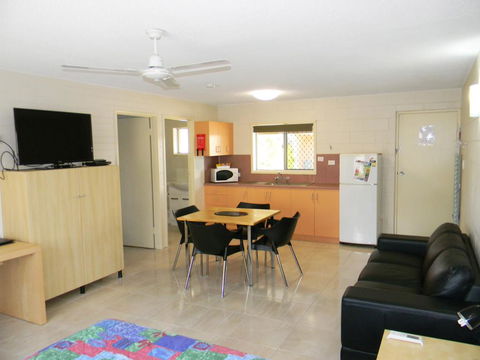 Mackay Apartments The Rover - Holiday Sunshine Coast 3