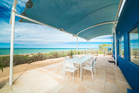 Mackerel Islands - Holiday Sunshine Coast 0