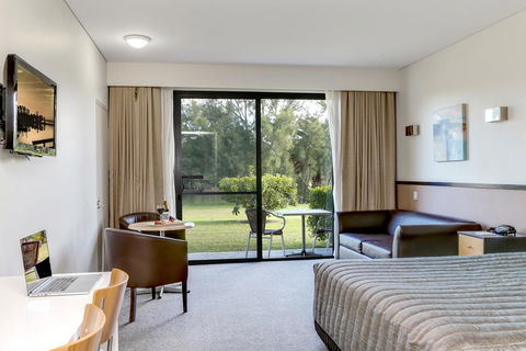 Macquarie 4 Star - Holiday Sunshine Coast 2