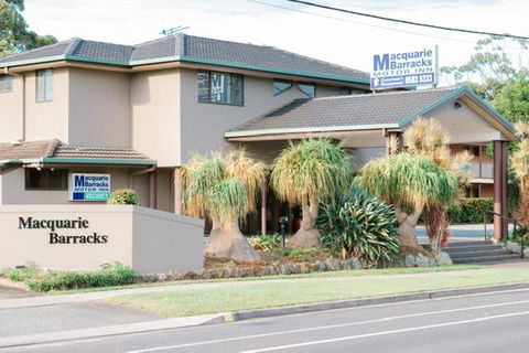 Macquarie Barracks Motor Inn - Holiday Sunshine Coast 1