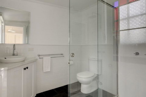 Magnetic Cottage Circa: 1850's - Holiday Sunshine Coast 3