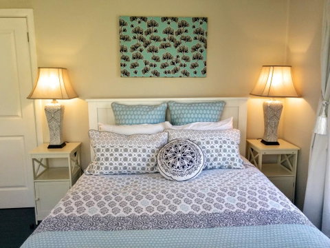 Magnolia Corner - Sunshine Coast Tourism 0