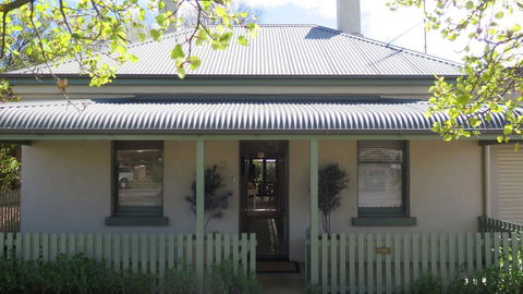 Magnolia Cottage - Holiday Sunshine Coast 0