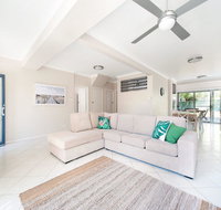 Magnolias  Fingal Bay - Sunshine Coast Tourism