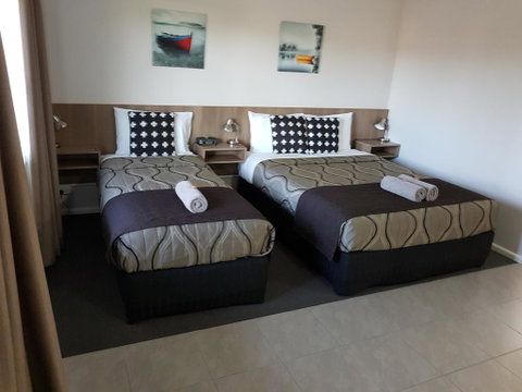 Main Street Motel - Sunshine Coast Tourism 1