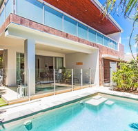 Malibu Beach House  Corporate Boardies - Holiday Sunshine Coast