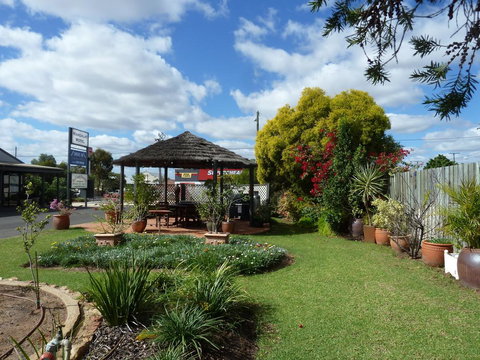 Mandalay Motel - Sunshine Coast Tourism 1