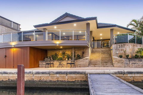 Mandurah Canals, Casa Marina - Sunshine Coast Tourism 0