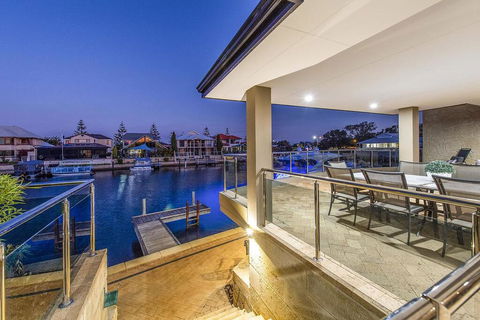 Mandurah Canals, Casa Marina - Sunshine Coast Tourism 3