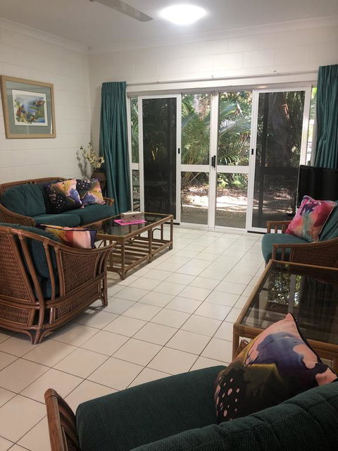 Mango Tree Private Apartments - Holiday Sunshine Coast 2