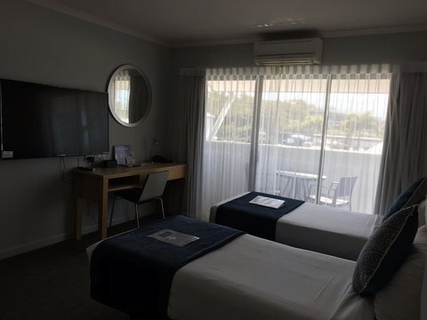 Manly Marina Cove Motel - Holiday Sunshine Coast 1