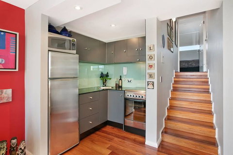 Manlybeachonline.com713 At The Beach - Holiday Sunshine Coast 1