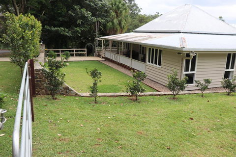Mapleton Falls Farm House - Holiday Sunshine Coast 0