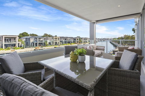 MARINA VIEW - Holiday Sunshine Coast 1