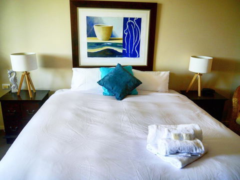 Marine Boutique Apartments - Holiday Sunshine Coast 2