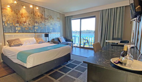 Mariners On The Waterfront - Holiday Sunshine Coast 0