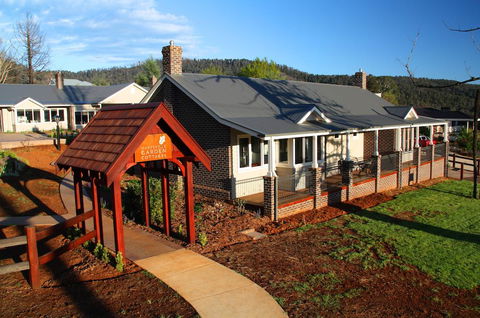 Marysville Garden Cottages - Holiday Sunshine Coast 3