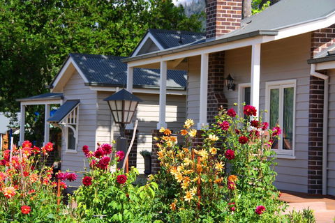 Marysville Garden Cottages - Holiday Sunshine Coast 0