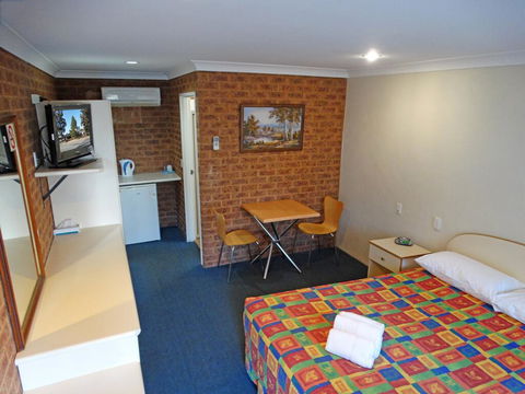 MAS Country Colonial Motor Inn - Holiday Sunshine Coast 1