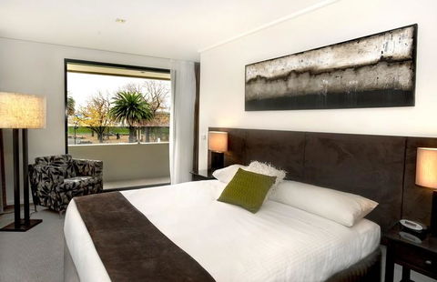 May Park Executive Apartments - Sunshine Coast Tourism 3