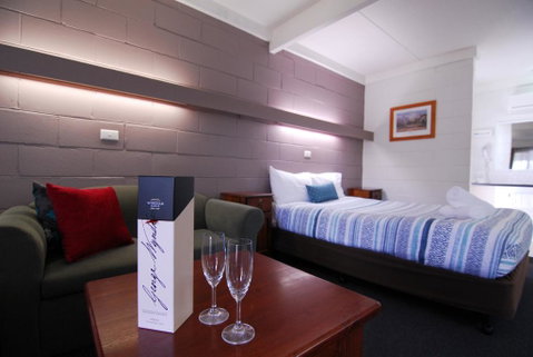 Mayfair Motel - Holiday Sunshine Coast 1
