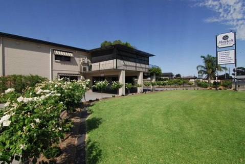 Mayfair Motel - Holiday Sunshine Coast 0