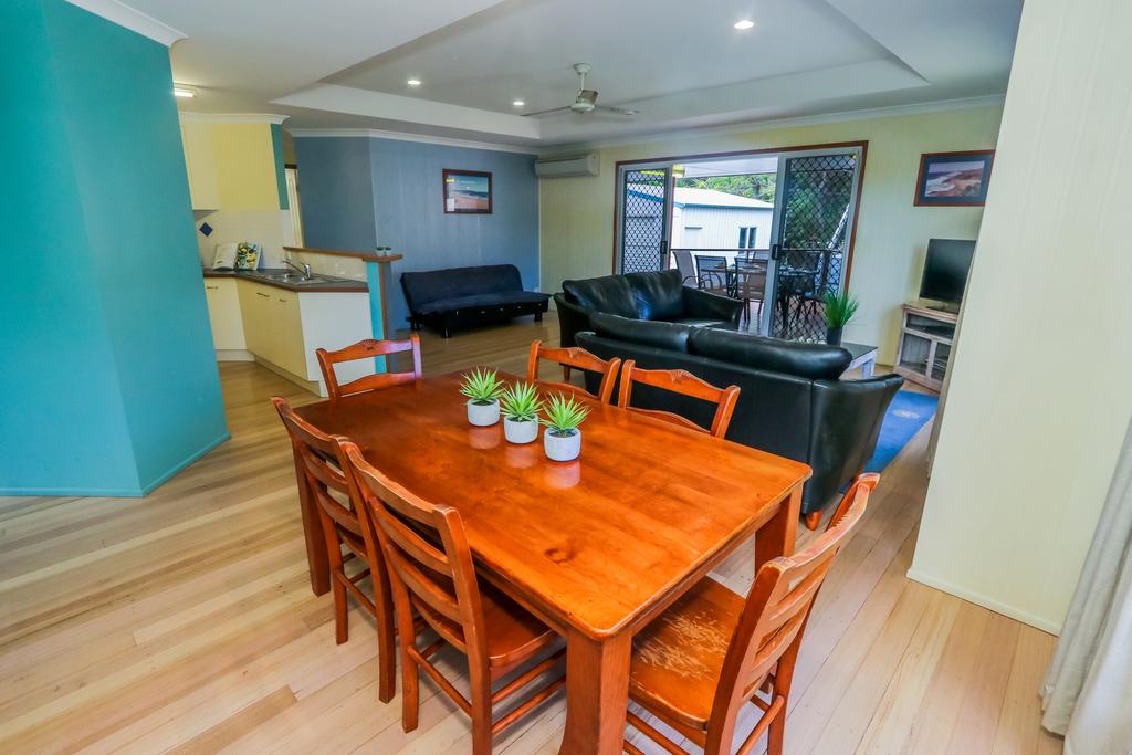 Mount Tom QLD Holiday Sunshine Coast