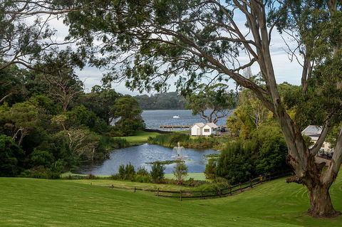 McMillans Of Metung Coastal Resort - Sunshine Coast Tourism 3