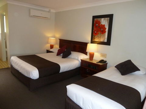 McNevins Warwick Motel - Sunshine Coast Tourism 0