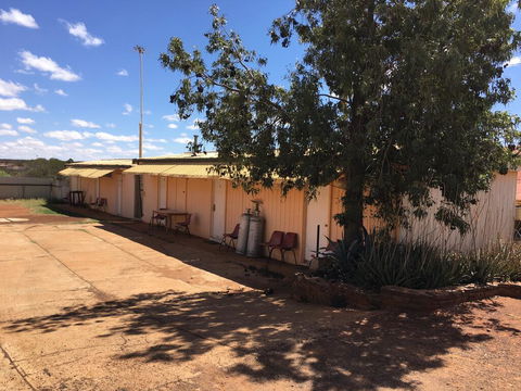 Meekatharra Hotel - Sunshine Coast Tourism 1