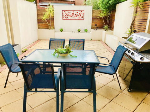 Melbourne Inner City Short Stay Near Flemington Racecourse Free Wifi And Netflix - Sunshine Coast Tourism 1