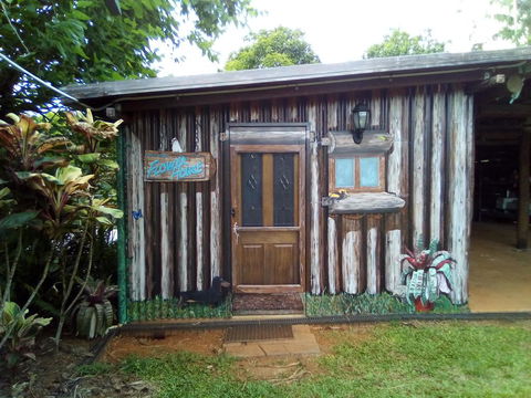 Mena Creek Flower House - Sunshine Coast Tourism 1