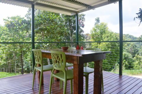 Mena Creek Flower House - Sunshine Coast Tourism 2