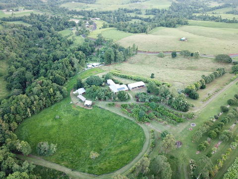Mena Creek Flower House - Sunshine Coast Tourism 3