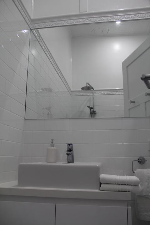 Mentor Chambers Apartment Bed & Breakfast - Holiday Sunshine Coast 3