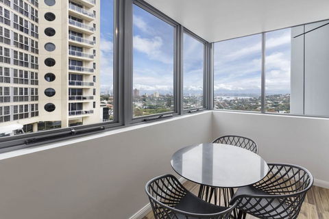 Meriton Suites Bondi Junction - Holiday Sunshine Coast 3