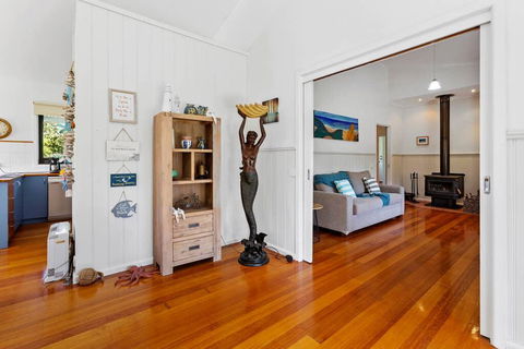 MERMAIDS ON MARENGO - Large Home With Wifi - Sunshine Coast Tourism 3