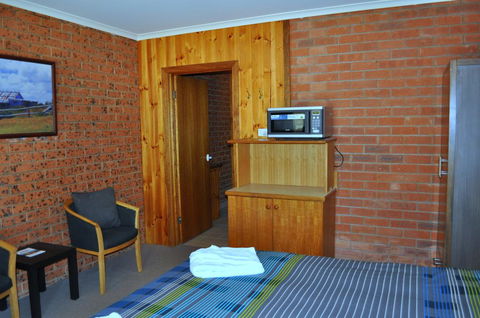 Merrijig Motor Inn - Sunshine Coast Tourism 2