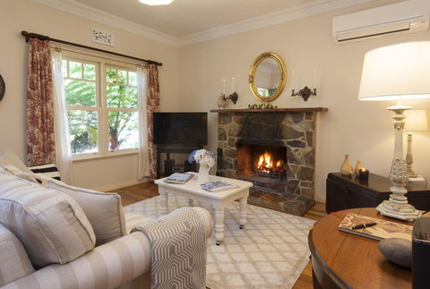 Merrow Cottages - Gatehouse - Holiday Sunshine Coast 3