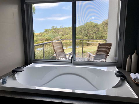 Messmates Luxury Eco Suites - Sunshine Coast Tourism 1
