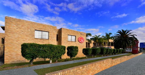 Metro Inn Ryde - Holiday Sunshine Coast 2