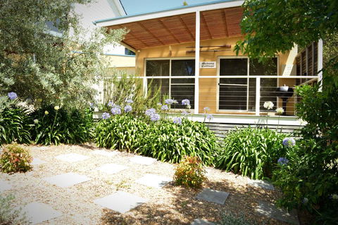 Metung Cottage - Sunshine Coast Tourism 0