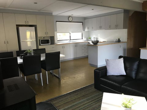 Metung Getaway - Sunshine Coast Tourism 0