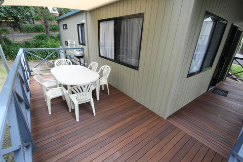Metung Holiday Villas - Sunshine Coast Tourism 3