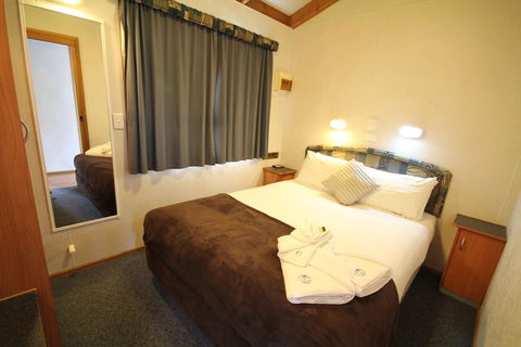 Metung Holiday Villas - Sunshine Coast Tourism 1