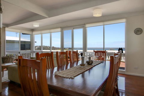 Metung Lake House - Sunshine Coast Tourism 3